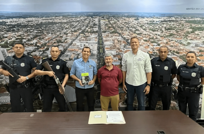  Guarda Civil Municipal de Santa Fé do Sul recebe doação de espingarda calibre 12