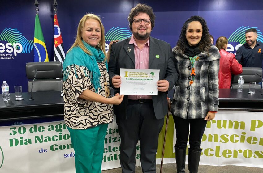  Vereador José Rollemberg é homenageado durante Fórum Paulista de Esclerose Múltipla na Alesp