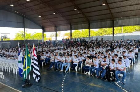 Aproximadamente 300 jovens da Comarca de Santa Fé participam do Juramento à Bandeira Nacional