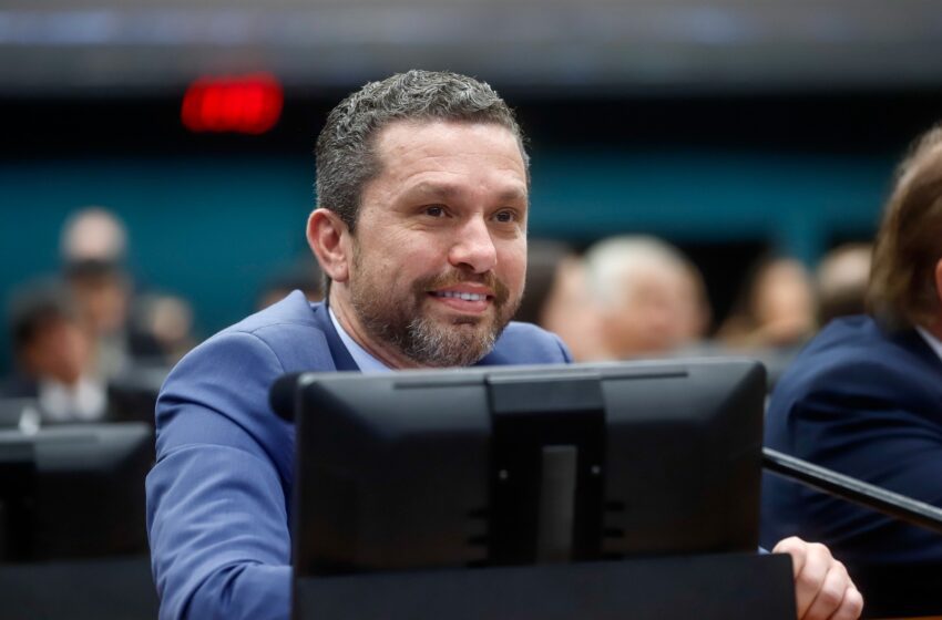  Fausto Pinato, deputado federal, propõe Programa Servidor Amigo do Autista