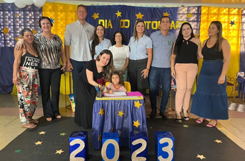  Escolas infantis da rede municipal proporcionam Dia do autógrafo marcando o encerramento do Projeto Era uma vez…