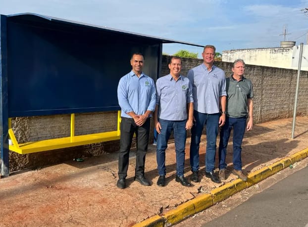  Pontos de ônibus de Santa Fé do Sul recebem novas instalações
