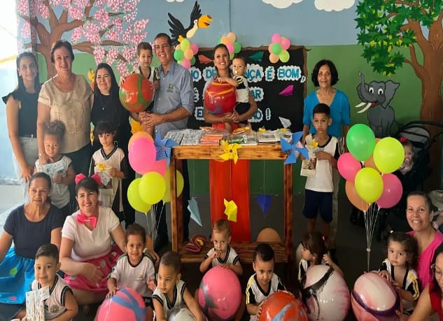  Dia das Crianças: Quase 5 mil mimos são distribuídos aos alunos da Rede Municipal de Educação de Santa Fé do Sul