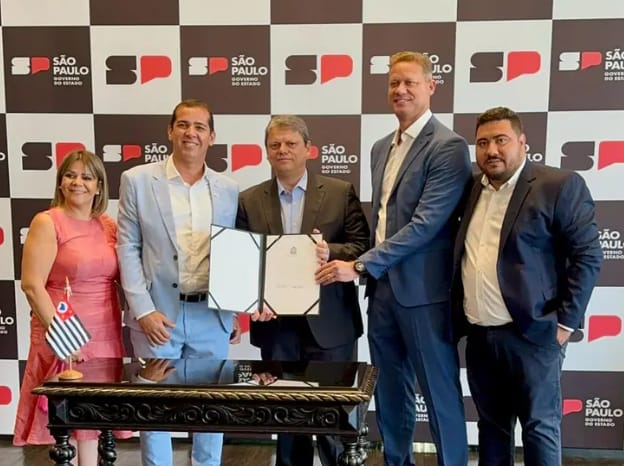  Presentes no Palácio dos Bandeirantes, na capital paulista, Mura e Benitez assinam convênio de R$ 500 mil para infraestrutura urbana de Santa Fé do Sul