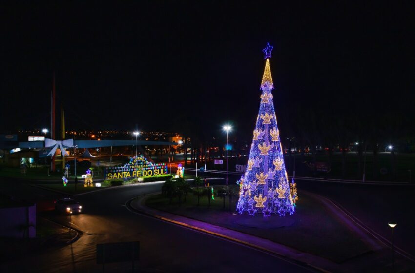  Ao longo dos 51 dias de festividades na cidade, comércio de Santa Fé do Sul cria grande expectativa no Sonho de Natal 2023