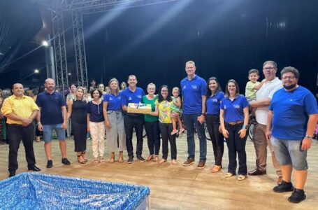 Governo Municipal de Santa Fé do Sul realiza sorteio da Premiação Sonho de Natal 2023 aos alunos que arrecadaram garrafas pet