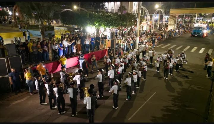  Desfile Cívico marca comemoração dos 76 anos de Santa Fé do Sul
