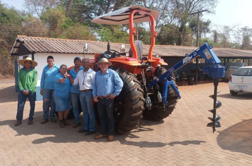  Santa Fé do Sul é contemplada com um trator agrícola pelo Governo Federal
