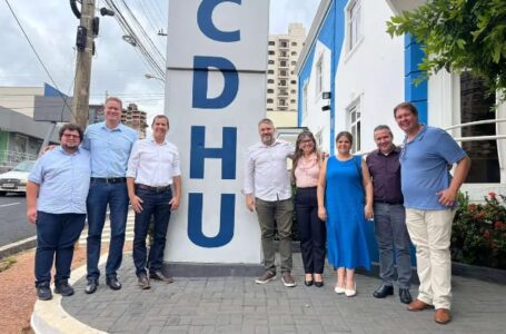 Mura, Benitez e vereadores participam de reunião na CDHU para construção de 300 casas populares em Santa Fé do Sul