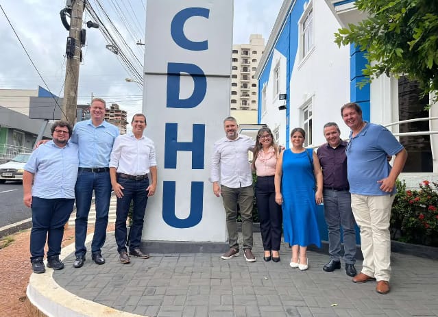  Mura, Benitez e vereadores participam de reunião na CDHU para construção de 300 casas populares em Santa Fé do Sul