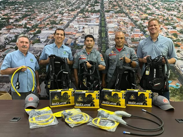  Governo Municipal e Câmara de Vereadores de Santa Fé do Sul realizam entrega de novos equipamentos de mergulho para o Corpo de Bombeiros