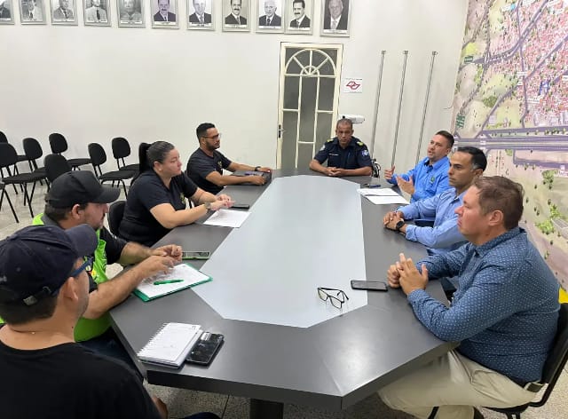  Santa Fé do Sul: Demutran e secretarias de Administração e Planejamento realizam reunião com motoristas de aplicativo