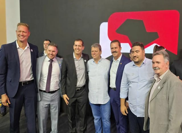  Governador Tarcísio de Freitas promove grande encontro com os 645 municípios paulistas para fortalecer parcerias – Prefeito Mura e Capitão Benitez marcam presença no evento “Diálogo com os Municípios”