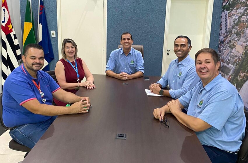  Santa Fé do Sul: Representantes da Elektro reafirmam parceria com a Administração Municipal em visita ao Gabinete do Prefeito Evandro Mura