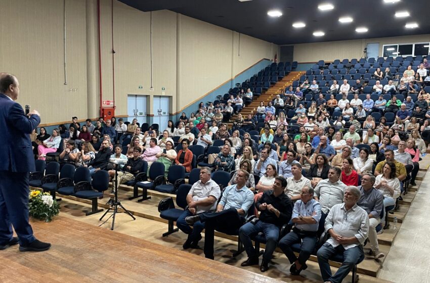  Vice-prefeito Capitão Benitez e secretária de Saúde Rosana Vassoler participam de reunião com secretário de Estado da Saúde para discutir enfrentamento à dengue
