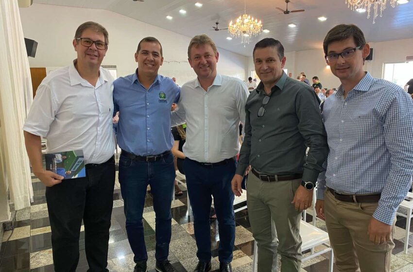  Prefeito Evandro Mura participa da Assembleia da Sicredi Santa Fé do Sul e anuncia parceria para beneficiar escolas municipais com adesão ao Programa A União Faz a Vida