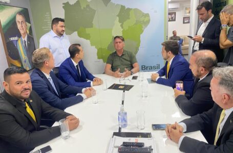 Comitiva de Santa Fé do Sul se encontra com Jair Bolsonaro em Brasília