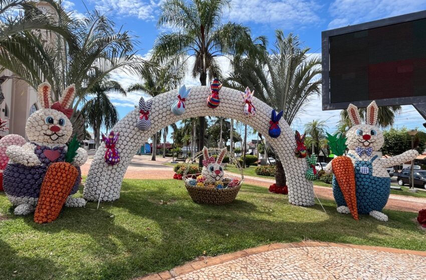  Praça da Matriz recebe decoração especial de Páscoa em Santa Fé do Sul