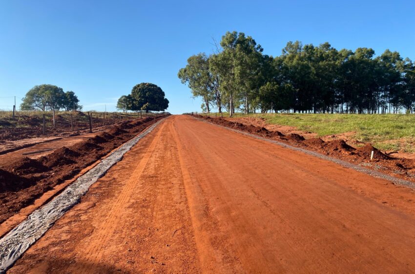  Mura e Benitez visitam obra no Córrego do Bonito, que integra plano de desenvolvimento regional