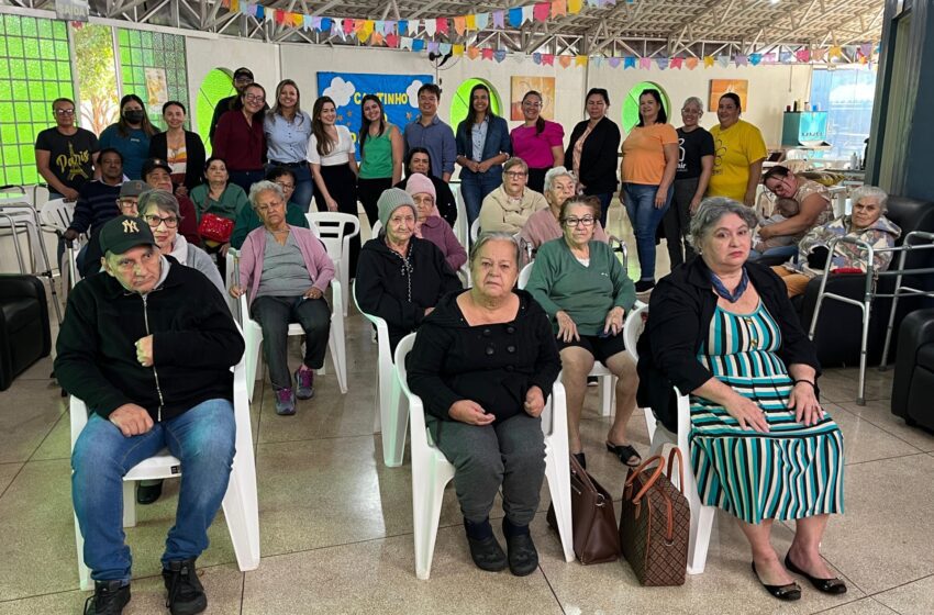  Idosos do Centro Dia recebem orientações práticas de saúde bucal com apoio de profissionais