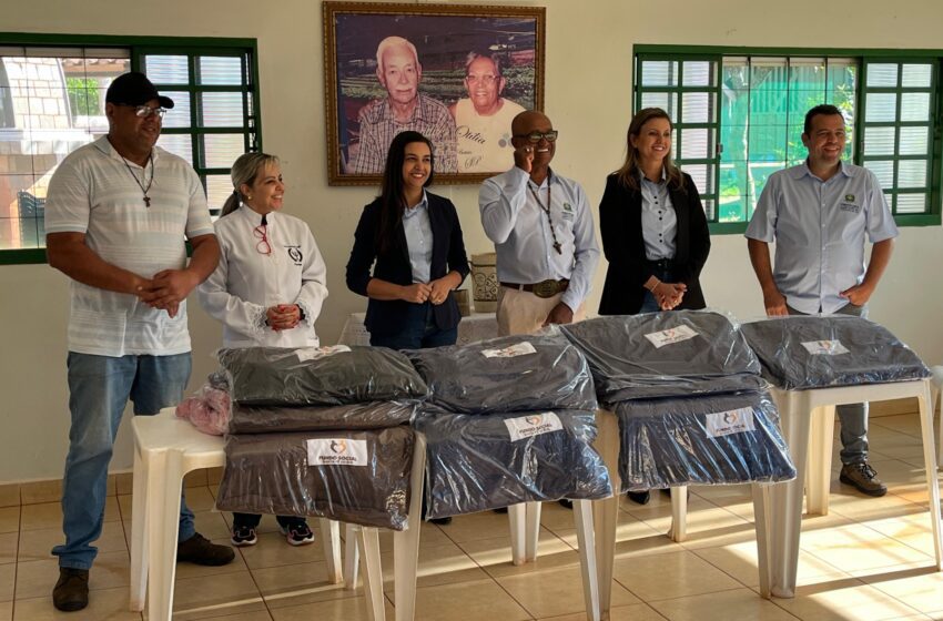  Fundo Social de Santa Fé do Sul entrega cobertores a famílias por meio da Campanha Inverno Solidário