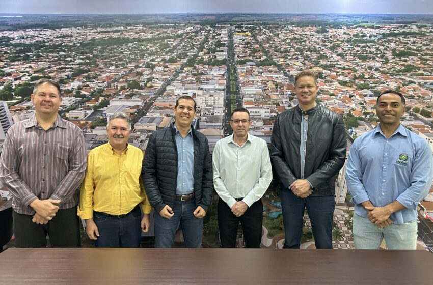  Prefeito Mura e vice Benitez recebem novo secretário da Junta Militar em ato solene em Santa Fé do Sul