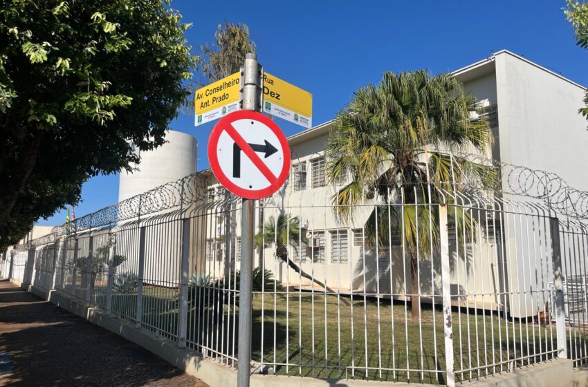  Santa Fé do Sul inicia atualização da sinalização viária em diversas ruas da cidade