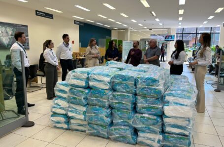 Fundo Social de Santa Fé recebe 320 pacotes de fraldas geriátricas doados pela agência Sicoob Credicitrus
