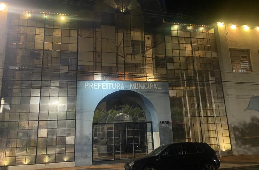 Paço Municipal recebe iluminação especial em alusão ao Setembro Amarelo