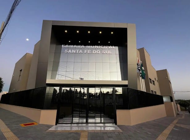  Câmara Municipal de Santa Fé do Sul abre concurso público com salários de até R$ 5,2 mil e vagas para níveis médio e superior