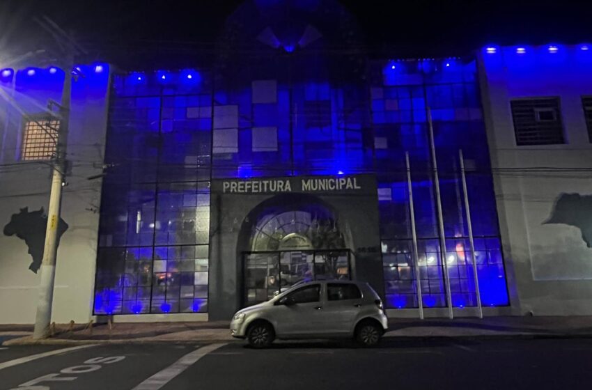  Paço Municipal ganha iluminação azul em apoio à campanha Novembro Azul