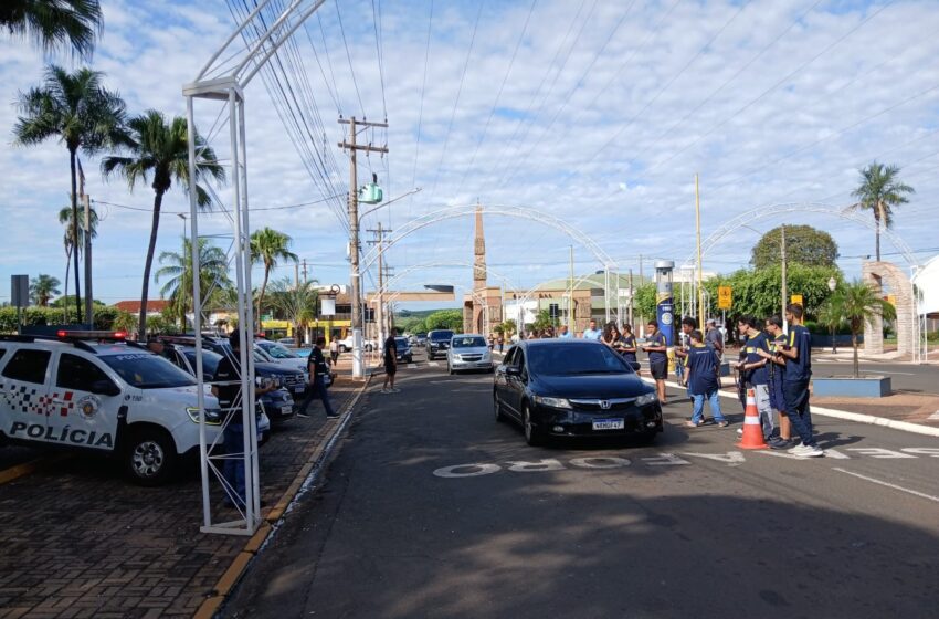  Blitz educativa reforça a importância de um trânsito consciente em Santa Fé do Sul