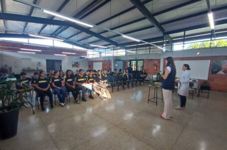 Casa da Juventude promove palestra sobre autoestima e autocuidado para alunos da rede municipal