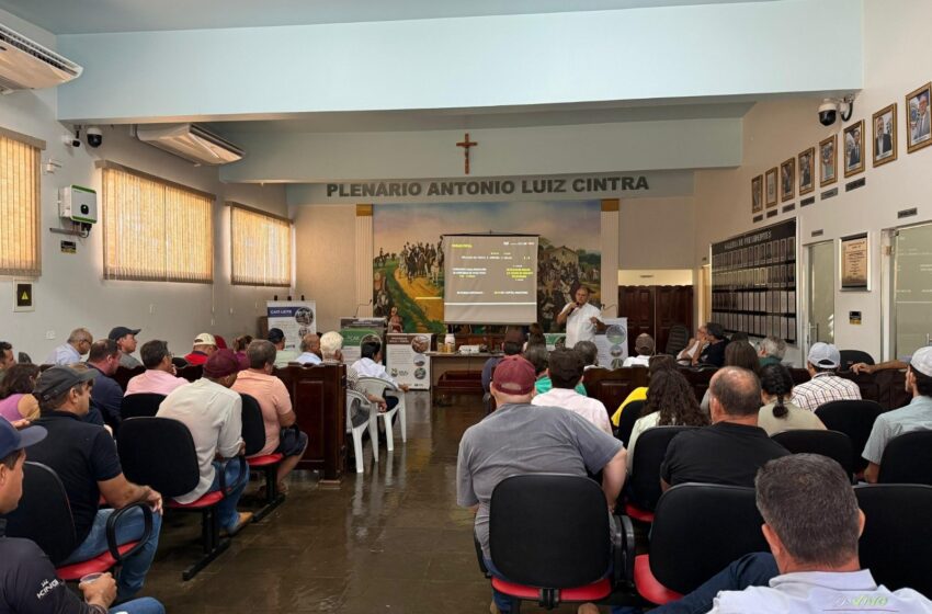  Santa Fé participa de Dia de Campo sobre bezerros em Urânia